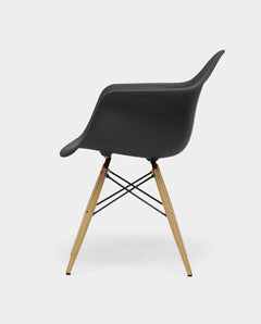 Modern Shell Chair (Product Tabs Bottom Demo)